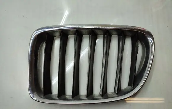 BMW X1 E84 Front bumper upper radiator grill 2993305