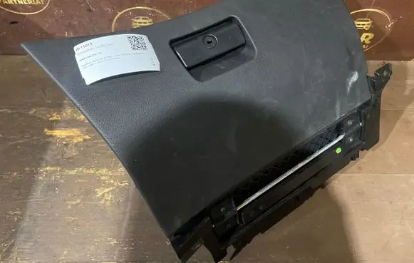 BMW 3 E46 Glove box set 8203822