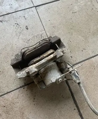 Volkswagen PASSAT B5 Front brake caliper