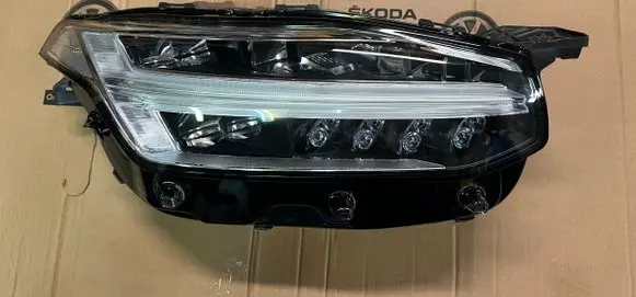 Volvo XC90 Headlight/headlamp 31677045