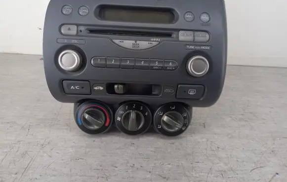Radio/CD/DVD/GPS head unit
