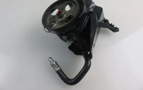 Peugeot 206 Power steering pump 9637000980