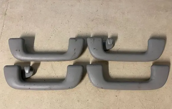 Toyota Avensis T270 A set of handles for the ceiling 7461005130 7461005140