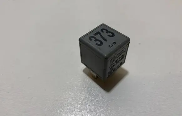 Volkswagen PASSAT B5.5 Other relay 8D0951253A V23134 B52 X301