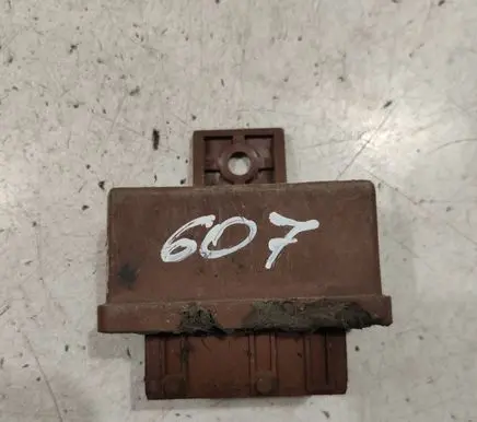 Peugeot 607 Fuel pump relay 240109