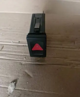 Volkswagen PASSAT B5 Hazard light switch 3B0953235B