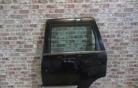 Jeep Grand Cherokee (WK) Front door