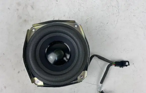 Audi Q7 4M Subwoofer speaker 3611110010