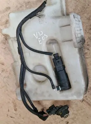 Volkswagen Eos Windshield washer fluid reservoir/tank