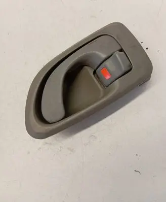 Mitsubishi Galant Front door interior handle XR286347
