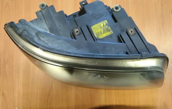 Volkswagen Transporter - Caravelle T5 Headlight/headlamp 7H1941016S 13661367 0301191302