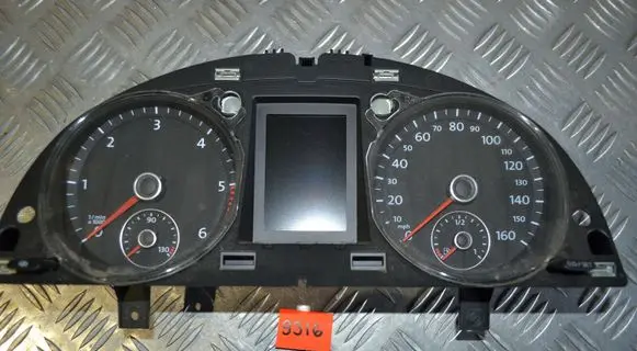 Volkswagen PASSAT B7 Speedometer (instrument cluster) 3AA920970E