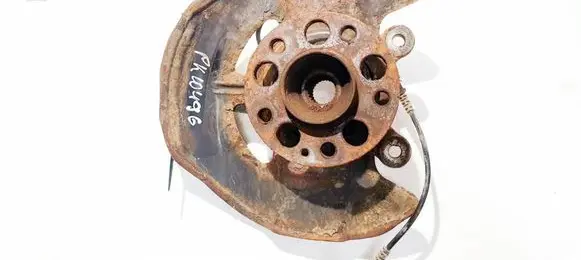 Front wheel hub