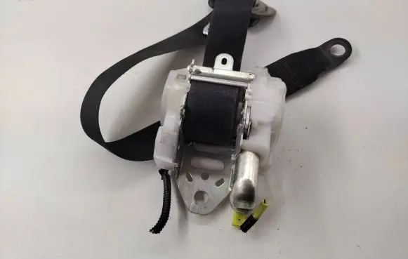 Lexus IS 220D-250-350 Front seatbelt