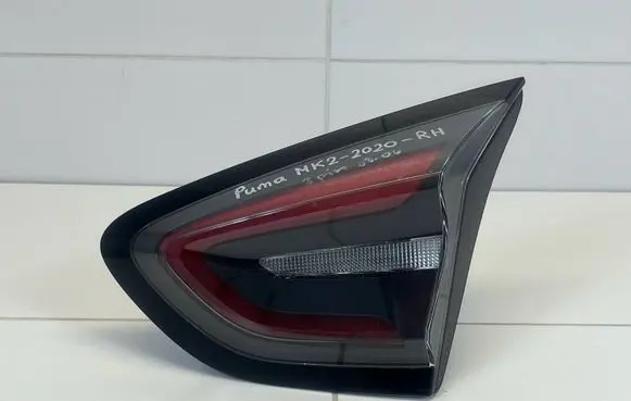 Tailgate rear/tail lights
