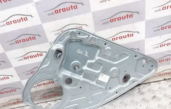 Rear door manual window regulator