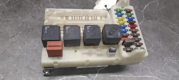 Ford Mondeo MK II Relay mounting block 93bg14a073ef