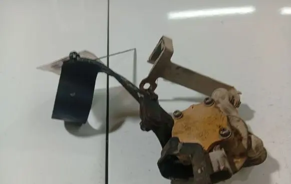 Toyota Avensis T250 Front height sensor lever