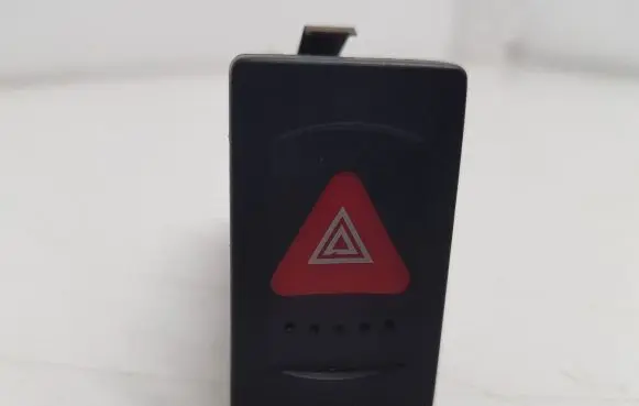 Volkswagen PASSAT B5.5 Hazard light switch 3B0953235D