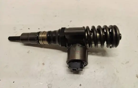 Audi A4 S4 B7 8E 8H Fuel injector 03G130073G