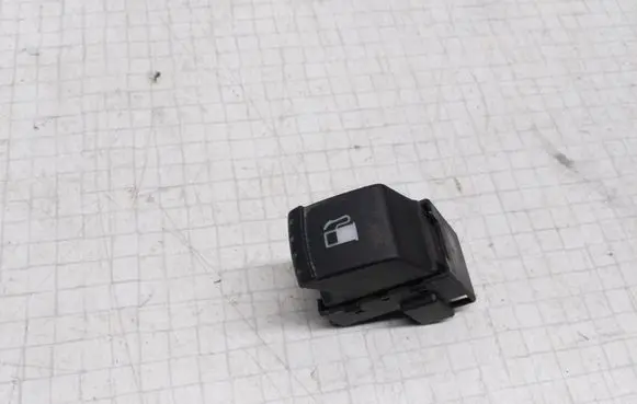 Volkswagen PASSAT B5.5 Fuel tank opening switch 1J0959833A
