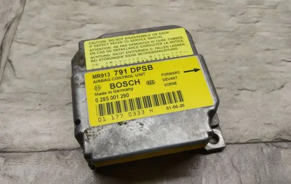 Mitsubishi Carisma Airbag control unit/module MR913791 0285001290