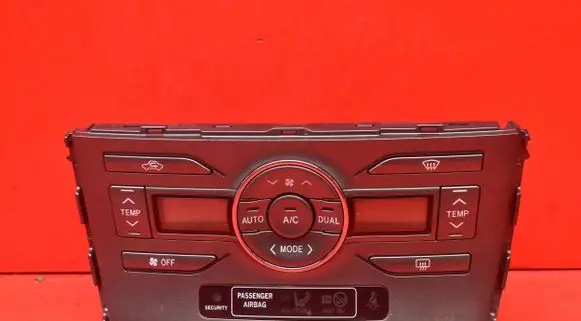 Toyota Auris 150 Climate control unit 55900-02220-B