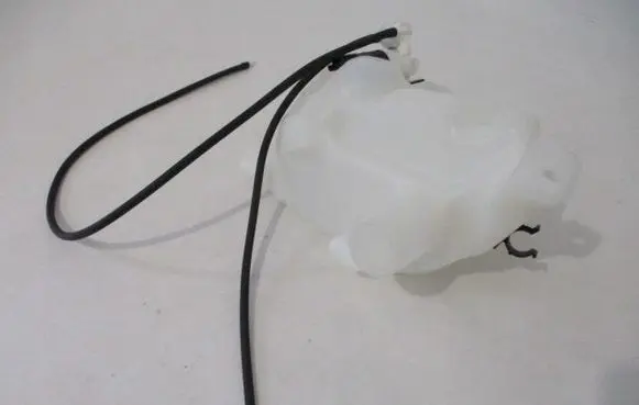 Peugeot Partner Windshield washer fluid reservoir/tank
