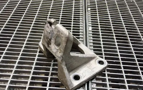 Nissan Elgrand Holder (bracket) 