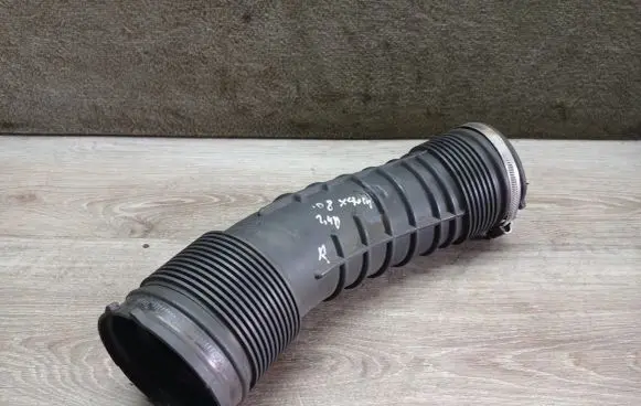Volvo XC70 Air intake hose/pipe 6898050