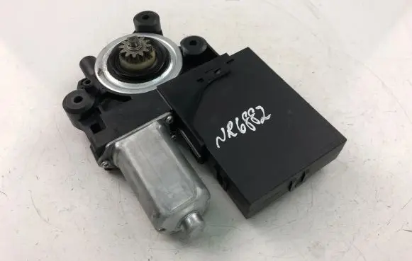 Volvo C30 Front door window regulator motor 31295175AA