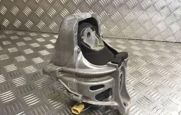 Audi Q8 Engine mounting bracket