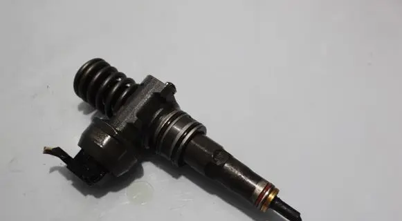 Volkswagen Golf IV Fuel injector 038130079GX