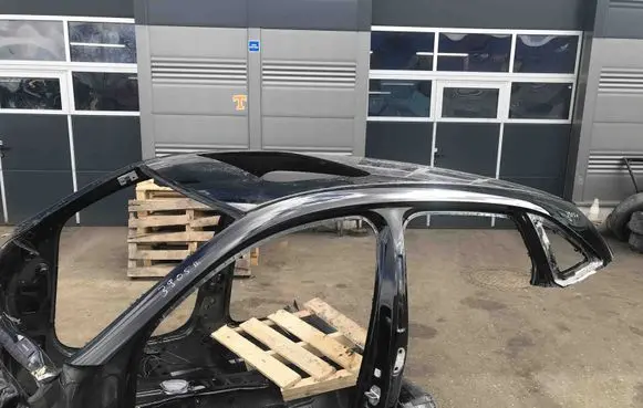 Mercedes-Benz EQC Roof 