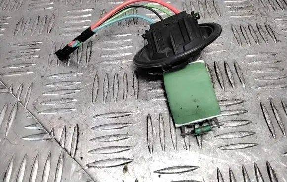 Volkswagen Polo IV 9N3 Heater blower motor/fan resistor 12375
