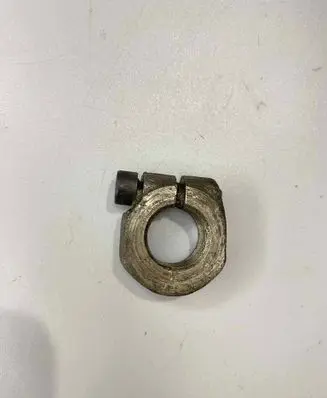 Mercedes-Benz W123 Front wheel hub spindle knuckle