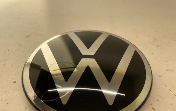 Volkswagen T-Roc Manufacturer badge logo/emblem 2GM853601E 99018038