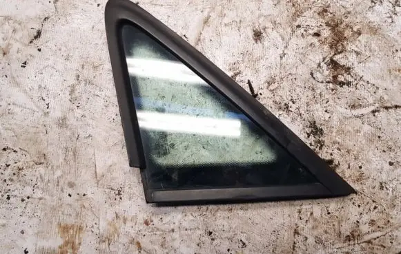 Volkswagen Touran I Front triangle window/glass 