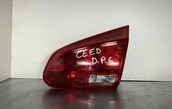 KIA Ceed Tailgate rear/tail lights 92404A20