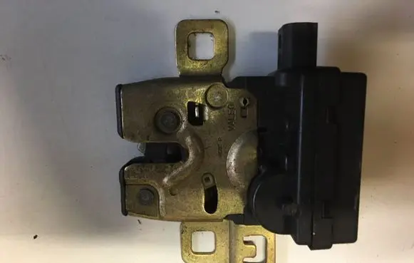 Land Rover Range Rover Sport L320 Tailgate window lock/catch/latch FQR500040