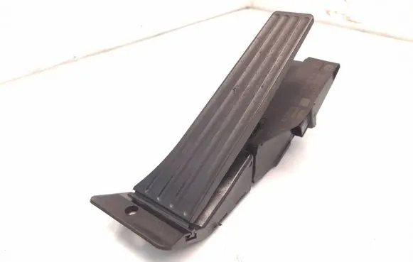 BMW 1 E82 E88 Accelerator throttle pedal 6793743 6PV00937921 12037313