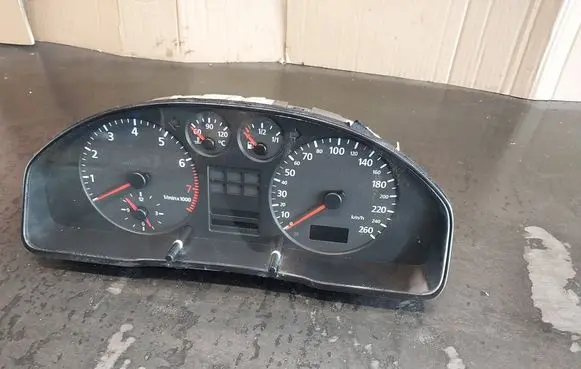 Audi A4 S4 B5 8D Speedometer (instrument cluster) 8D0919861H