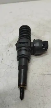 Volkswagen Golf VI Fuel injector 038130073AG