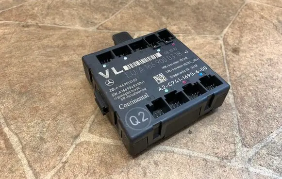 Mercedes-Benz CLA C117 X117 W117 Door control unit/module A1669000318