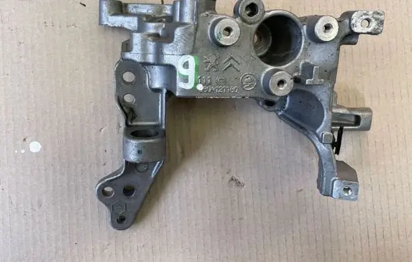 Citroen DS5 Engine mounting bracket 9804121180