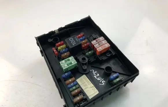 Volkswagen Golf V Fuse box set 1K0937125A