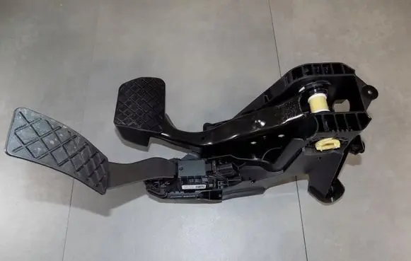Volkswagen Golf Sportsvan Pedal assembly 5Q1723058AR