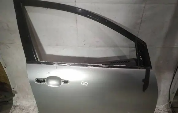 Subaru B9 Tribeca Front door PILKOS