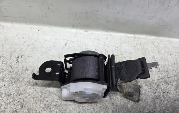 Subaru Outback Third row seat belt 