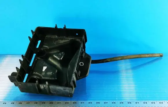 Skoda Fabia Mk2 (5J) Battery tray 5Z0915331B